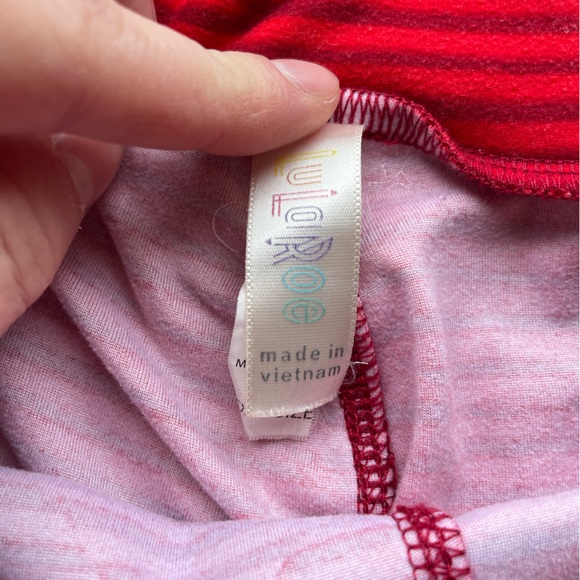 Lula roe valentines heart striped leggings one size. - Picture 4 of 6